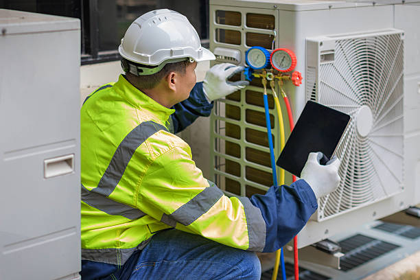 Professional Hvac technician working in Bunker Hill, IL